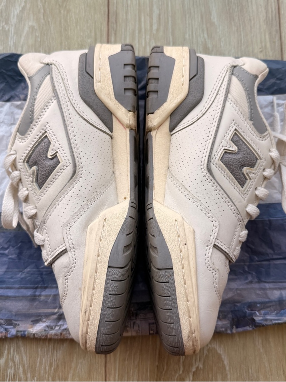 New Balance Cream White Sneaker Interior Label Detail - Picture 2 of 3